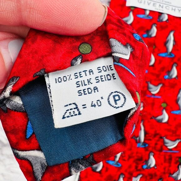 Givenchy Gentleman Men's Red‎ Penguin Print 100% Silk Neck Tie 59" x 3.75" - Picture 4 of 9